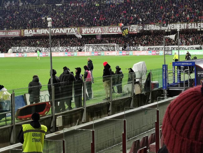 striscione salernitana napoli