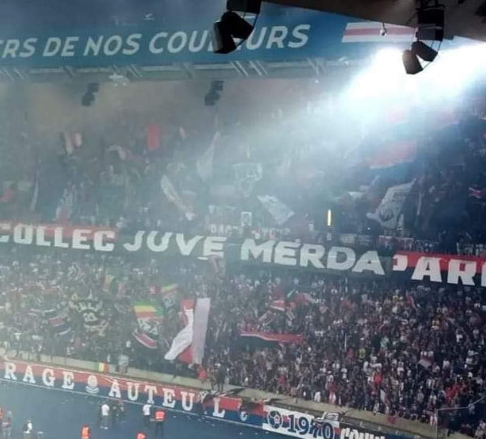 Striscione PSG Juventus