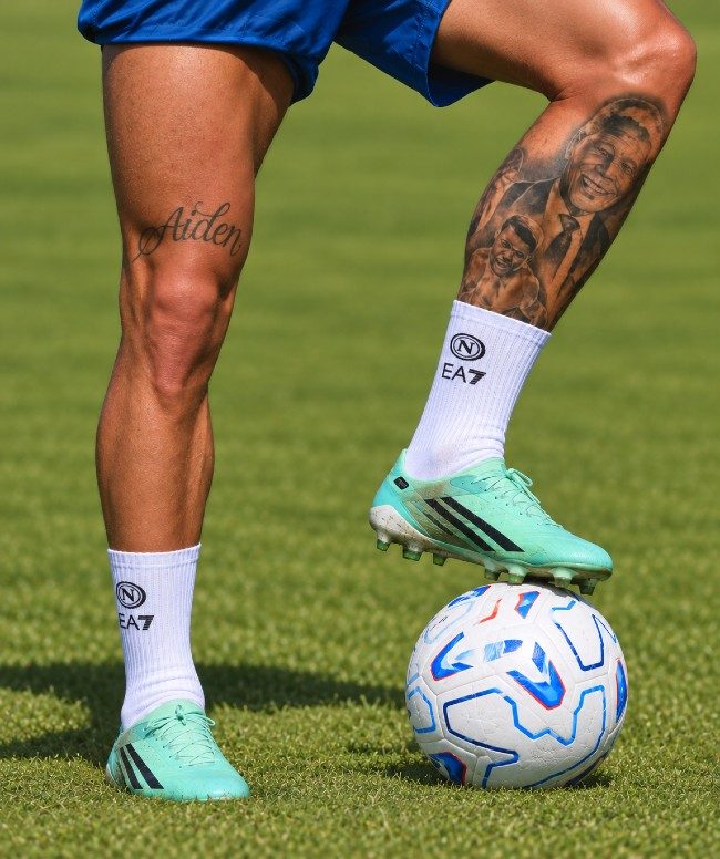 Tatuaggi sulle gambe di Noa Lang
