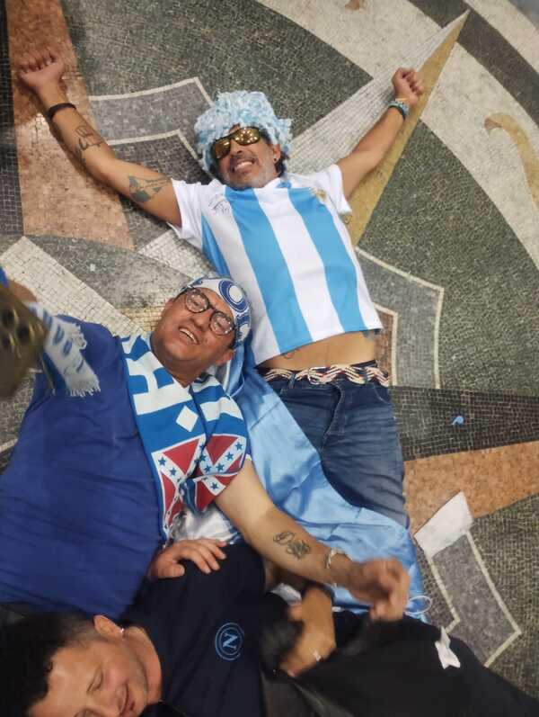 gioia dei tifosi a napoli dopo lo scudetto