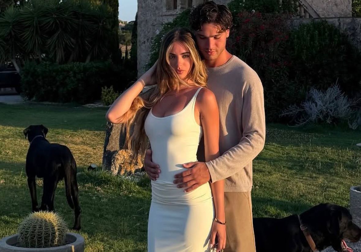 Vargara in Spagna con la sua ragazza