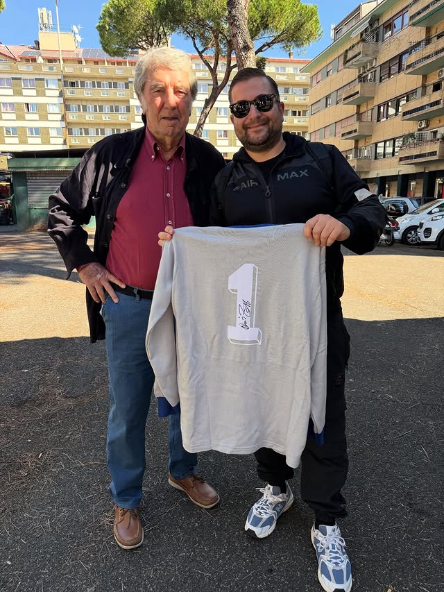 Dino Zoff a Napoli con un tifoso