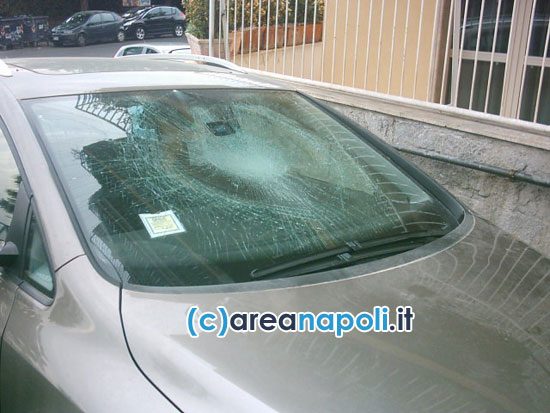 Vandali danneggiano auto Pazienza, foto 1
