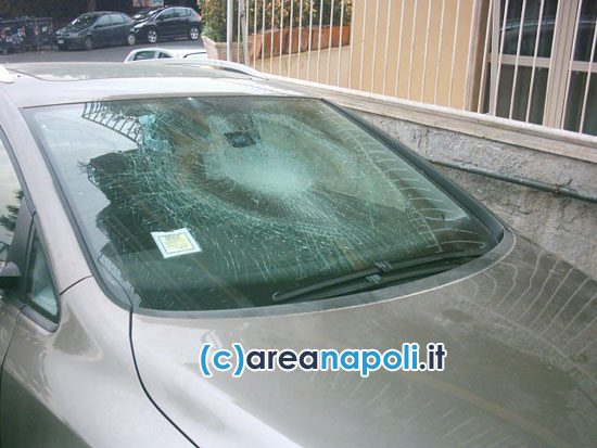 Vandali danneggiano auto Pazienza, foto 2