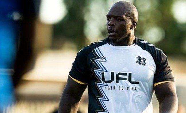 Akinfewa lascia il calcio per dedicarsi al wrestling: la parabola dell'ex Swansea