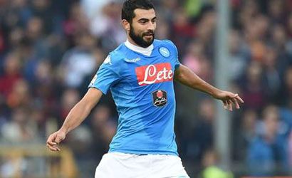 Albiol sfila la maglia strappata e prende il giallo! Higuain indignato in Tribuna