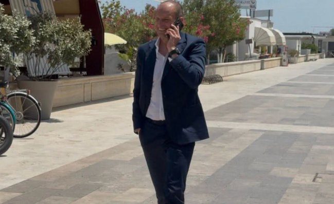 Allegri-Napoli, il mister al telefono sul lungomare di Pescara. Ora caldissime