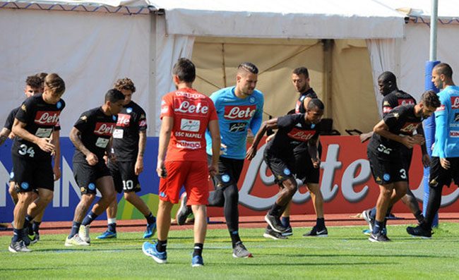 Il Napoli si allena ed arriva subito una bella notizia per Maurizio Sarri!