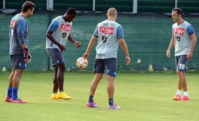 Seduta mattutina, corsa e partitina. Benitez ha gi� deciso tre cambi per la gara di Praga