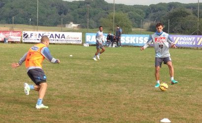 Allenamento mattutino, Strinic lavora sodo. Gabbiadini scalpita, che sorpresa di Britos!