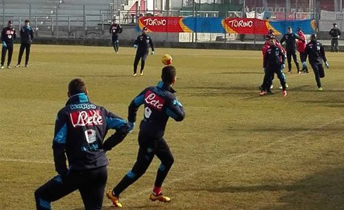Bimbo all'allenamento del Napoli: Vi dico la formazione! Sarri e Callejon facevano...