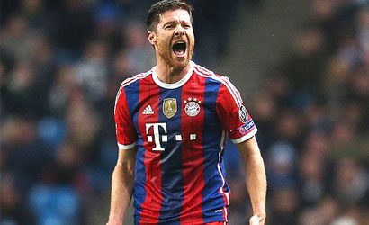 Xabi Alonso a Sorrento, incontro con Ancelotti e Callejon: Tifer� Napoli in Europa League. Fabian...