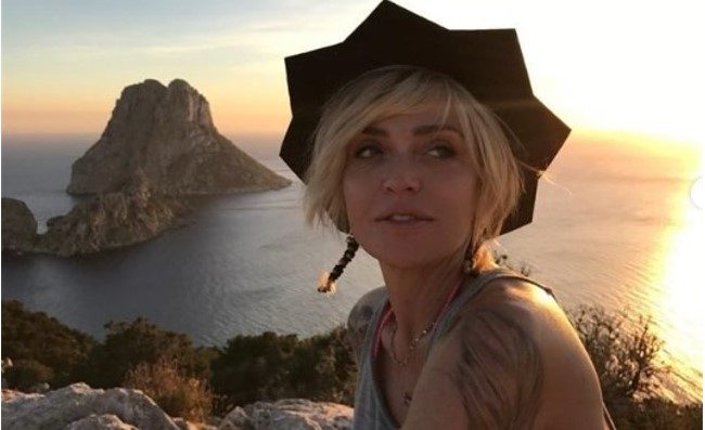 Paola Barale: Un potente mi ha rovinato la carriera. Nulla contro le donne, ma preferisco...