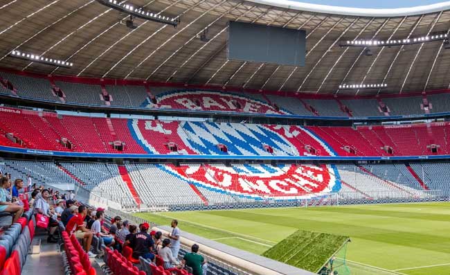 Champions League: rischio PSG per il Napoli, ma il Bayern pu� salvare gli azzurri