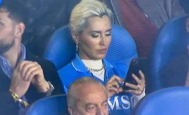 Serena Brancale canta Rossetto e caffè con Sal Da Vinci, brutti commenti di alcuni baresi