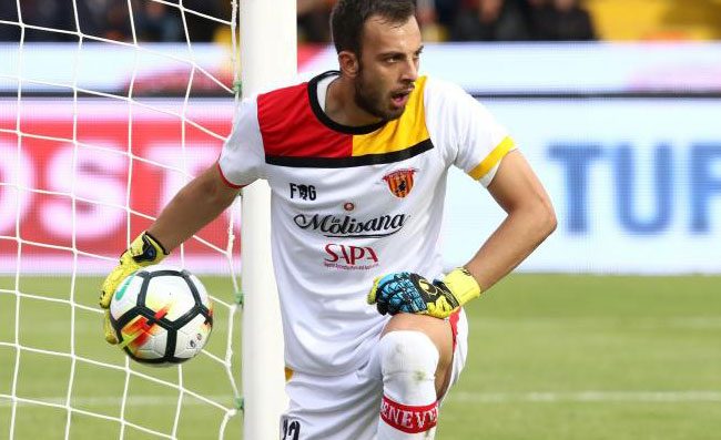 Il post che fa impazzire tifosi del Milan e del Benevento: 38 milioni, zero gol. Mentre lui...