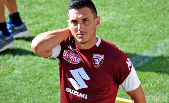 SKY - Burdisso offerto al Napoli per sostituire Chiriches: è già arrivata la risposta del club