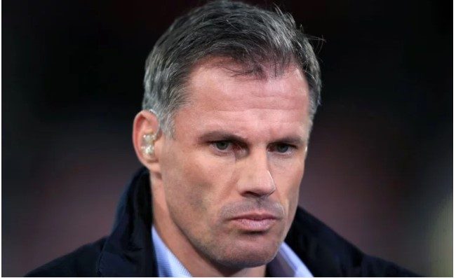VIDEO - Vergogna Carragher, sputa sul volto di una piccola tifosa dello United: SKY lo sospende