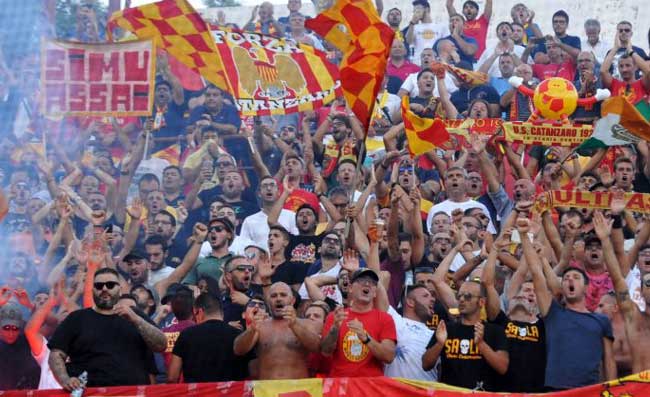 Dramma Catanzaro: malore per un tifoso, muore durante la partita