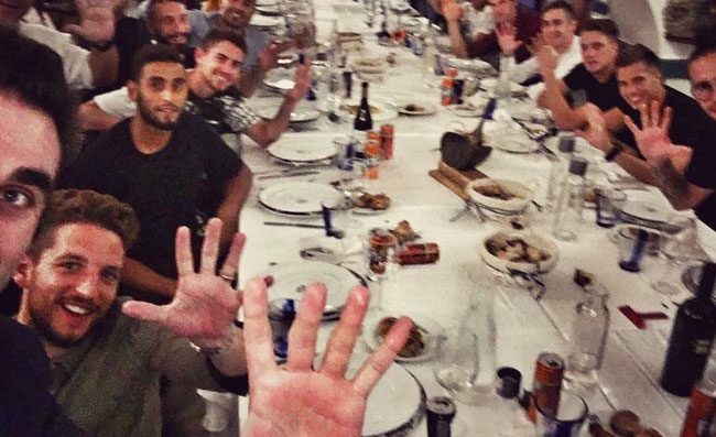 VIDEO - Serata di divertimento per gli azzurri, tutti a cena a Pozzuoli! Traffico in tilt