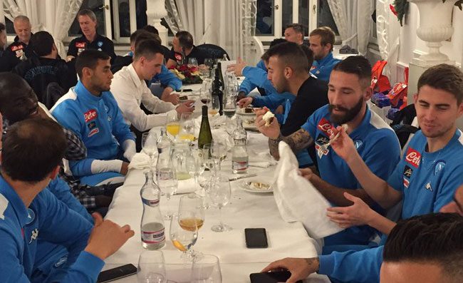 FOTOGALLERY - Cena a Villa D'Angelo, festa azzurra. Insigne e Mertens scatenati!