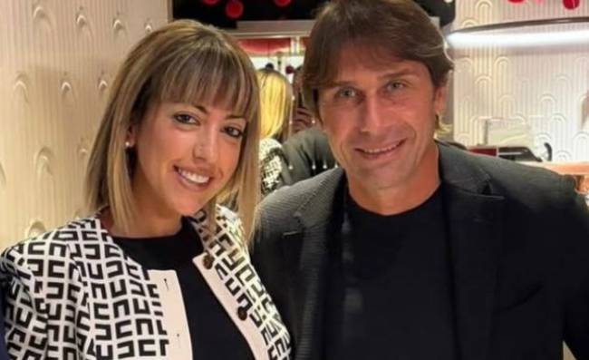 Conte ritrova il sorriso. Ieri ha cenato in un noto ristorante di Pozzuoli
