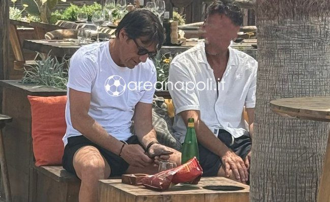 Conte &egrave; ancora a Napoli, giornata al mare per l'ex tecnico partenopeo