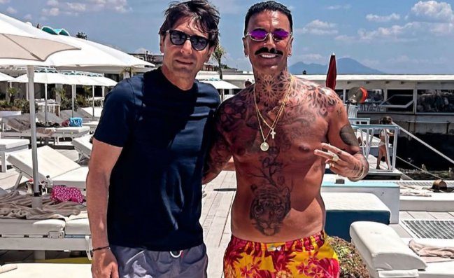 Conte, ieri tappa a Bacoli. Relax al mare per l'ormai ex tecnico del Napoli