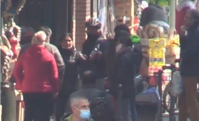 Coronavirus, follia a Milano: troppa gente in strada, si rivedono anche i runner
