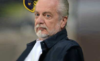La decisione di De Laurentiis che (per ora) fa tirare un sospiro di sollievo ai calciatori del Napoli