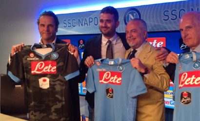 FOTOGALLERY - La maglia del Napoli con coccarda e nuovo sponsor