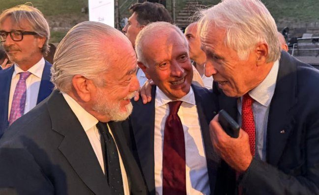 De Laurentiis a Pompei con Malag&ograve;, il patron poi si &egrave; concesso una pizza