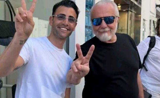 De Laurentiis in vacanza a Capri tra relax e un simpatico scatto social