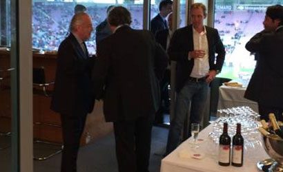 De Laurentiis abbraccia Platini: Ue', come stai? Pace fatta!