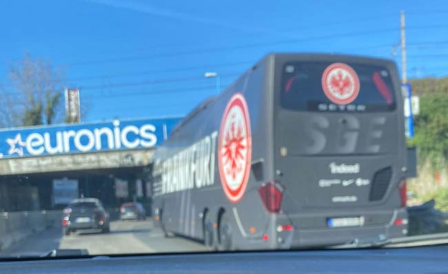 Eintracht, clamorosa protesta. Il presidente e i vertici del club non sono partiti per Napoli