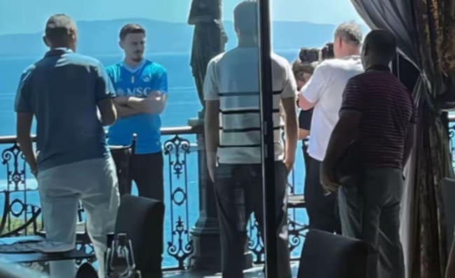 Elmas, tutto pronto per l'annuncio ufficiale. Ha già scattato le foto di rito