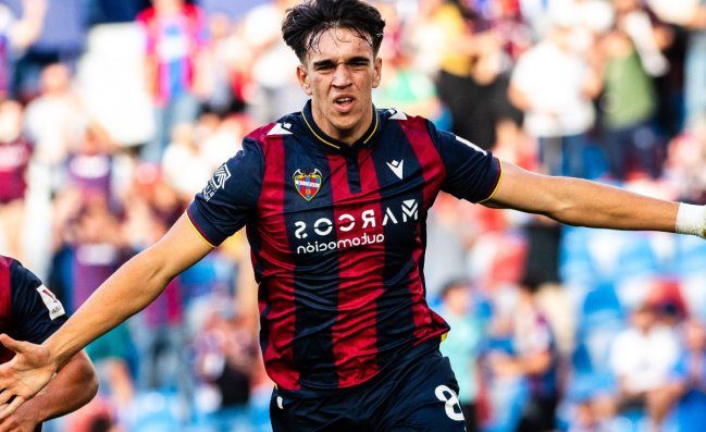 Napoli, idea Carlos Esp&igrave;. Il giovane spagnolo autore di 13 gol in Liga