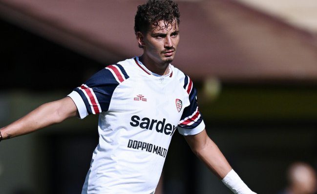 Il Napoli monitora la situazione di Sebastiano Esposito. Il Cagliari fissa il prezzo