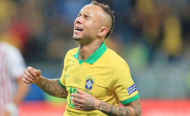 Everton piace al Napoli, Repubblica: Giuntoli propone una contropartita. Lozano, futuro in bilico