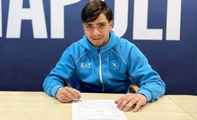 Elia Favicchio firma con il Napoli, primo contratto per il furetto partenopeo
