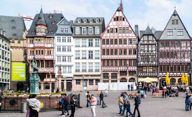 Quando Francoforte e Napoli erano sorelle. L'approfondimento storico di Forgione