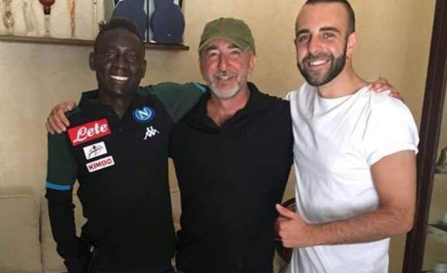 Razzismo: calciatore del Napoli aggredito per il colore della pelle! Noi non siamo cos�...