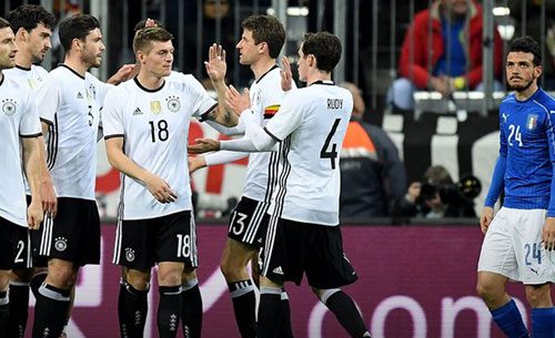 Mondiali, la vittoria sulla Germania non � bastata: la Corea accolta con lancio d'uova!