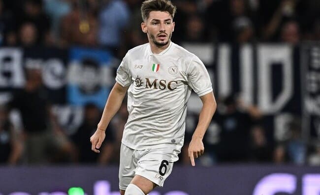 Napoli-Pisa: probabili formazioni. C'è Gilmour, Conte valuta cambio modulo