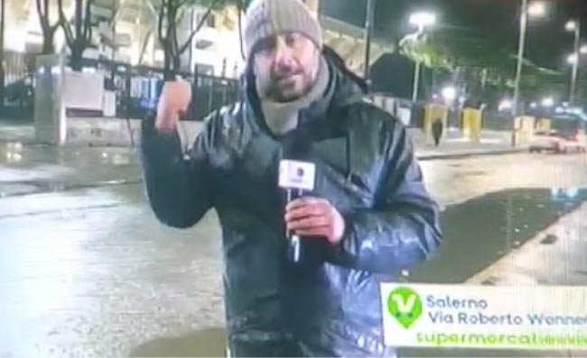 Che mazzo la Salernitana, giornalista di Lira TV s'infuria con uno steward: Stavo vedendo il Napoli (VIDEO)