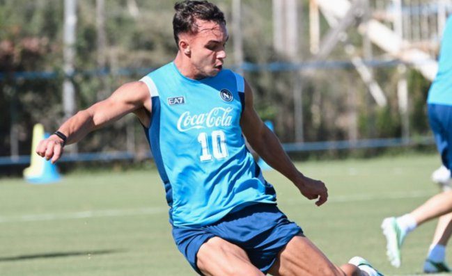 Castel Volturno, seduta mattutina. Giovane in gruppo. Ultime su McTominay, Meret e Anguissa
