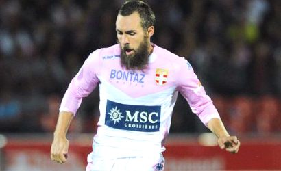 Il presidente: Terrorista, tagliati la barba o non giochi!, il calciatore risponde...