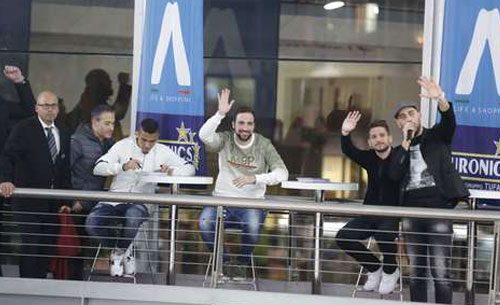 Higuain, Allan e Mertens al Centro Commerciale. Entusiasmo super, due cori esaltano i giocatori!