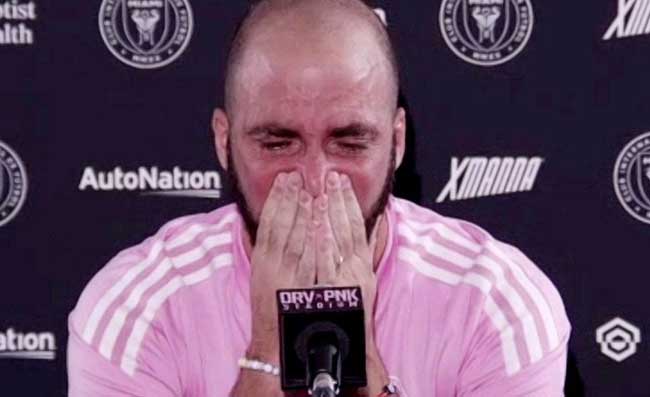 Higuain si ritira, Ghoulam lo saluta con un'immagine di loro due al Napoli (FOTO)