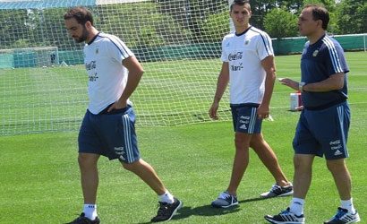 Higuain in panchina contro il Cile: Aguero ha pi� feeling con Messi